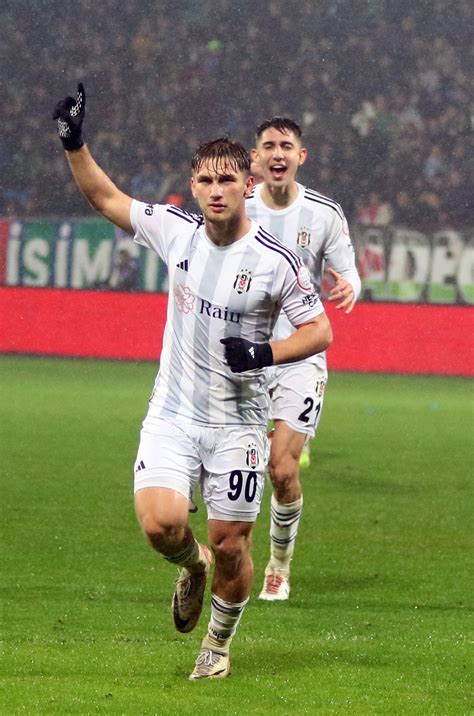 Beşiktaş'ın genç yıldızı Semih Kılıçsoy'un transferi ile ilgilenen dünya devleri belli oldu